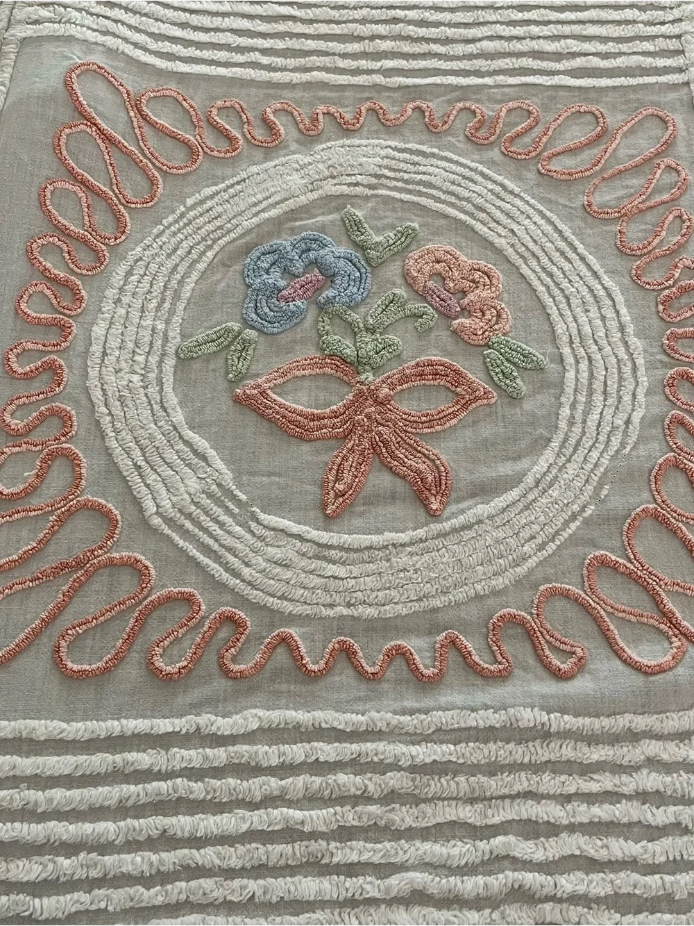Vintage Chenille Bedspread Floral Cottage Pink Scroll Full/Queen 101x91